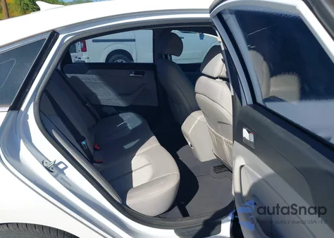 2017 Hyundai Sonata Hybrid Se z USA, uszkodzony, nr VIN KMHE24L33HA066878